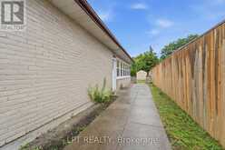 208 DEVERON CRESCENT | London Ontario | Slide Image Five