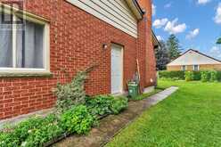 744 CLASSIC DRIVE | London Ontario | Slide Image Thirty-two