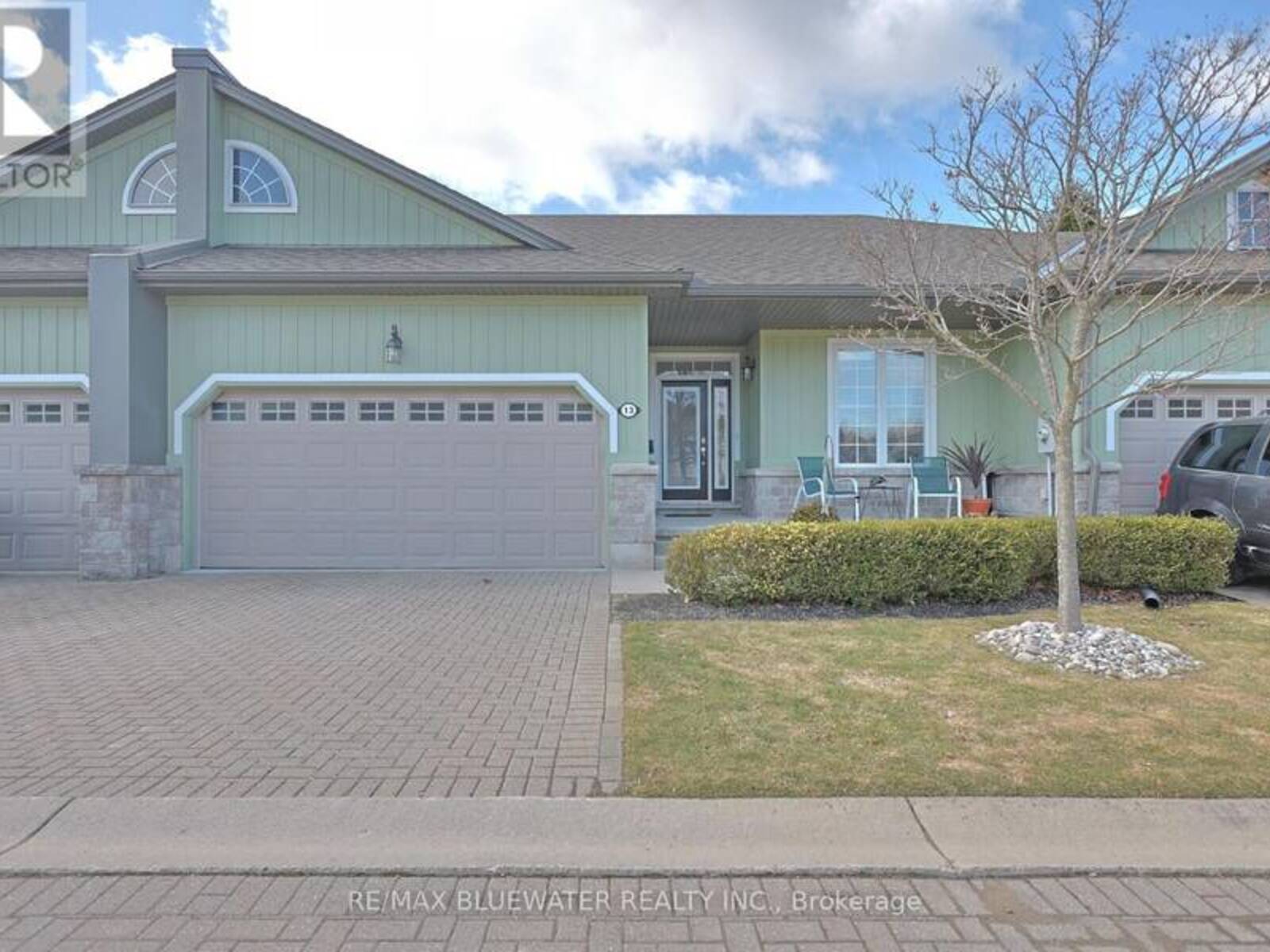 13 OAKWOOD LINKS LANE, Grand Bend, Ontario N0M 1T0
