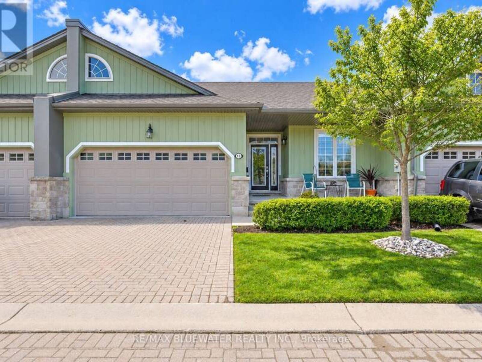 13 OAKWOOD LINKS LANE, Grand Bend, Ontario N0M 1T0