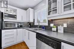 2871 MEADOWGATE BOULEVARD | London Ontario | Slide Image Sixteen