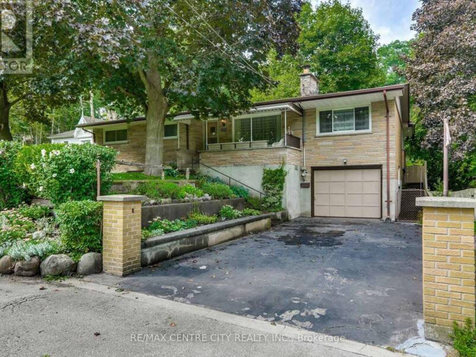 223 HALLS MILL ROAD, London, Ontario N6K 2L3