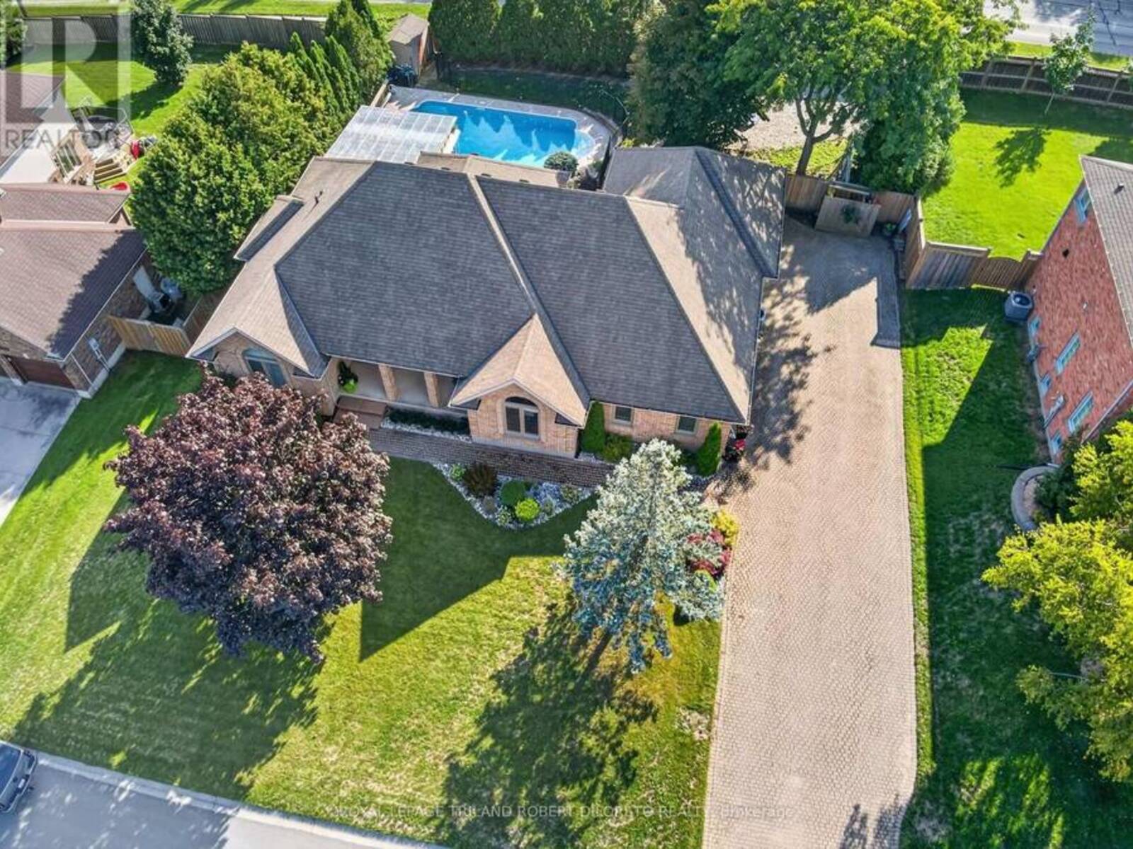19 WOODLAND DRIVE, Komoka, Ontario N0L 1R0