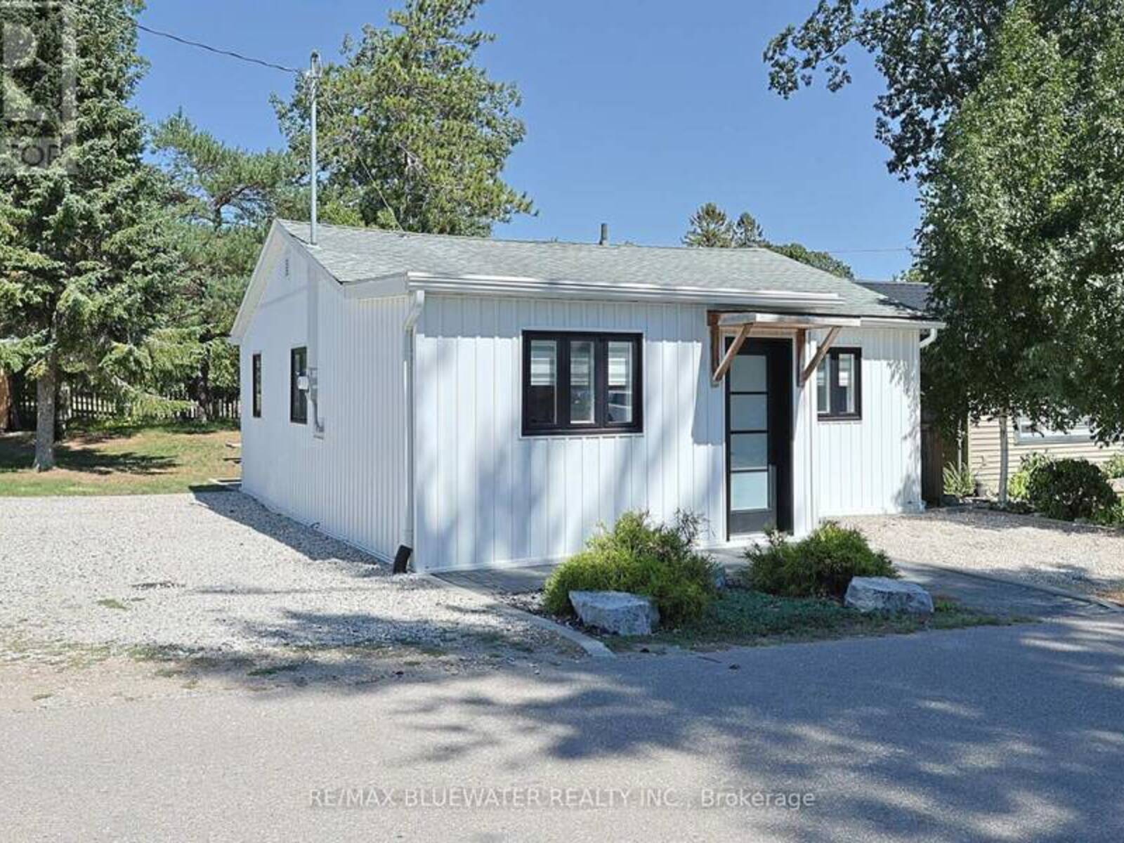 27 OAK STREET, Grand Bend, Ontario N0M 1T0