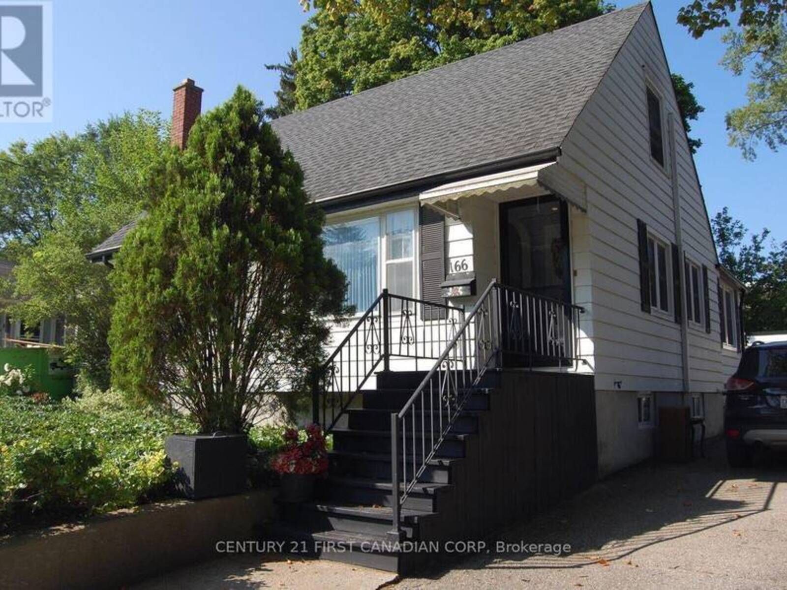 166 FOSTER AVENUE, London, Ontario N6H 2L1