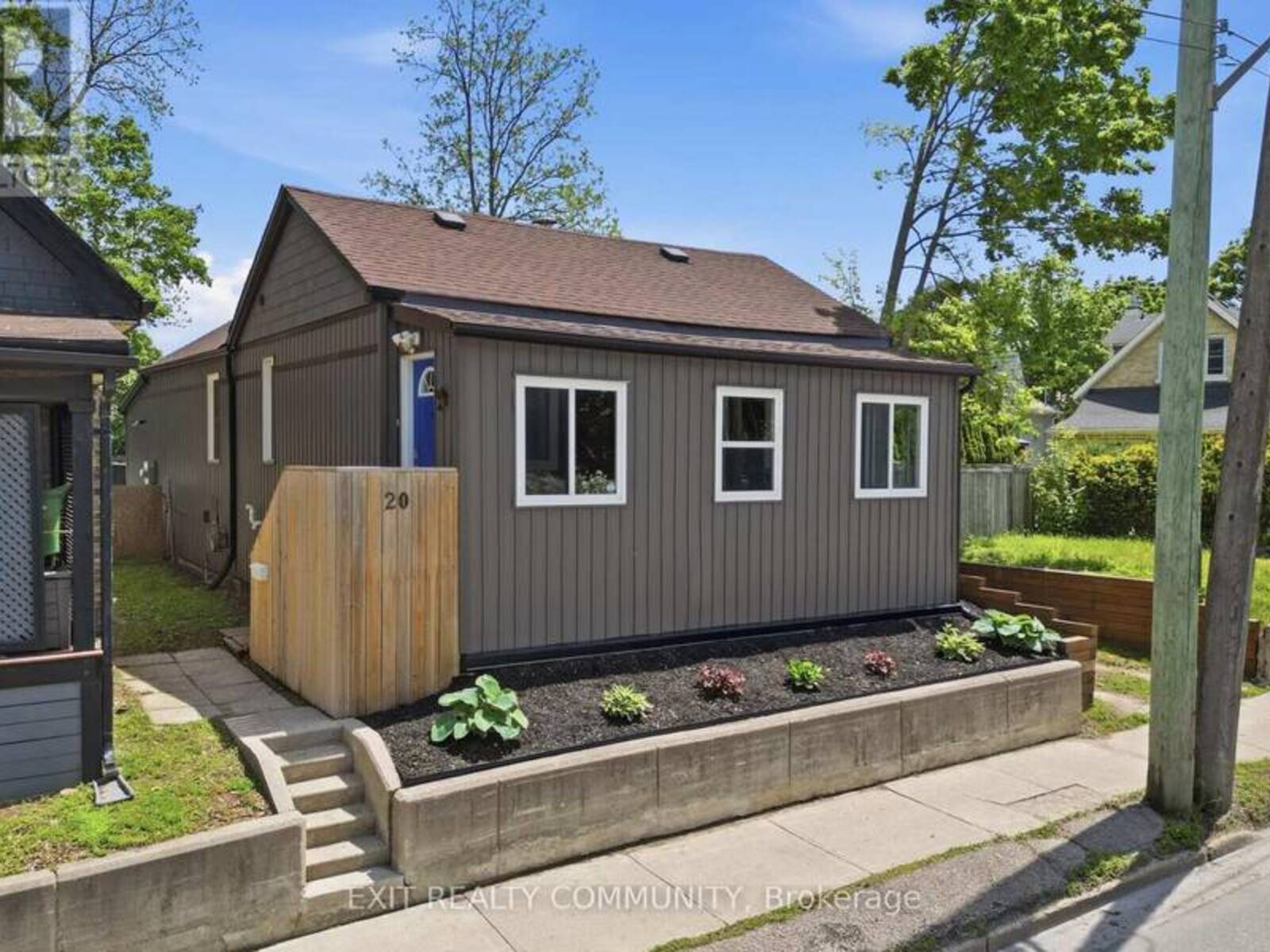 20 WHARNCLIFFE ROAD S, London, Ontario N6J 2J4