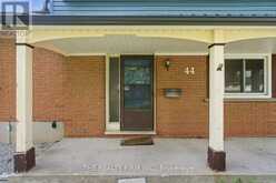 44 EBURY PLACE | London Ontario | Slide Image Four