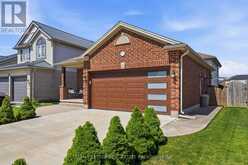2334 MEADOWGATE BOULEVARD | London Ontario | Slide Image Four