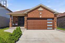 2334 MEADOWGATE BOULEVARD | London Ontario | Slide Image Five