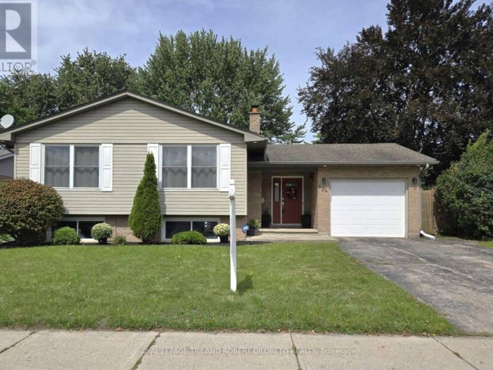 654 GRENFELL DRIVE, London, Ontario N5X 2N2