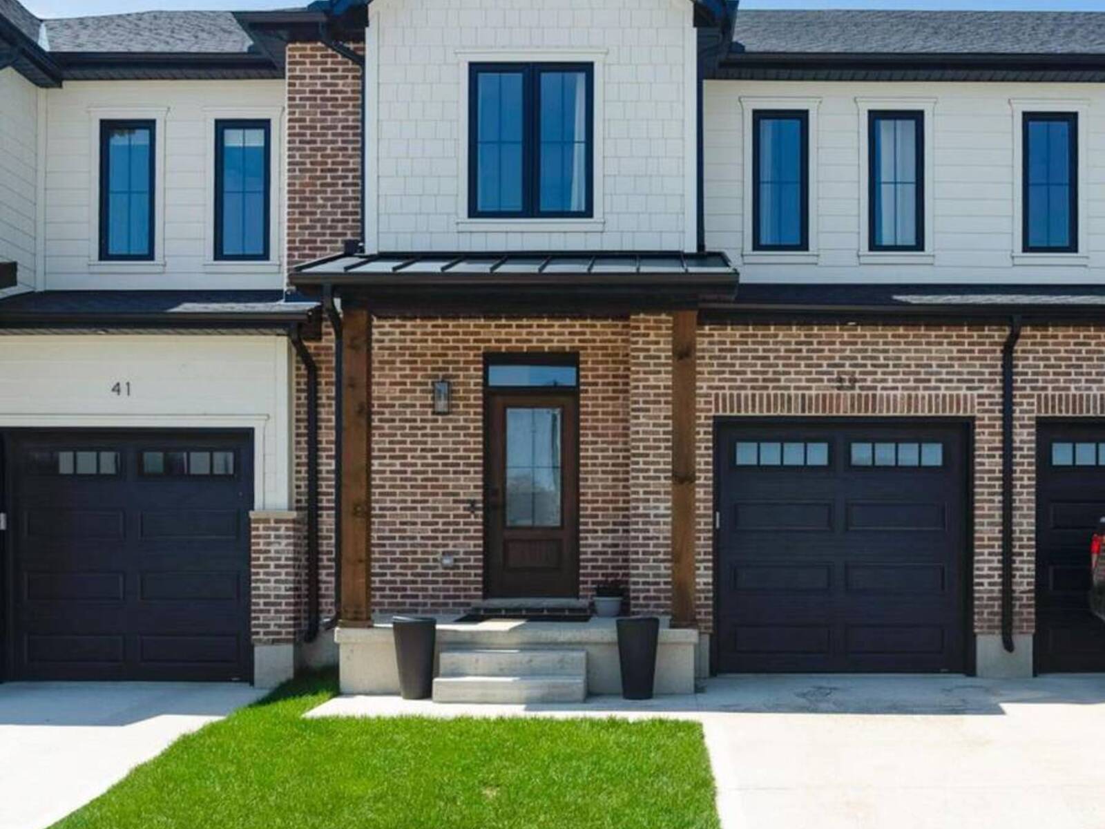 10 (15) - 147 SCOTTS DRIVE, Lucan Biddulph, Ontario N0M 2J0