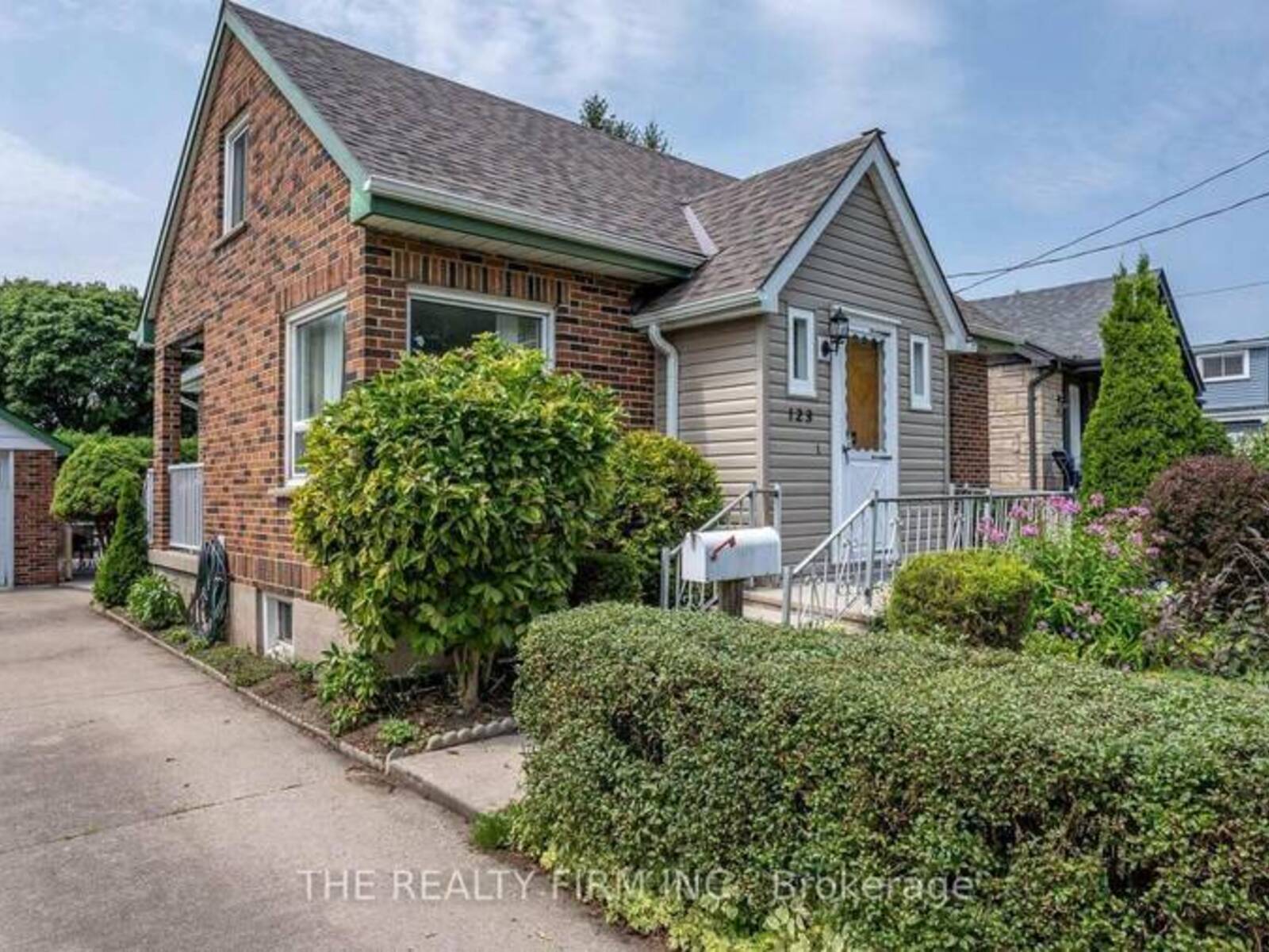 123 ELLIOTT STREET, London, Ontario N5Y 2E8