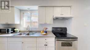 9 CAMELOT CRESCENT | London Ontario | Slide Image Twelve