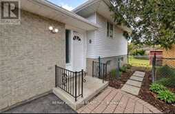 9 CAMELOT CRESCENT | London Ontario | Slide Image Four