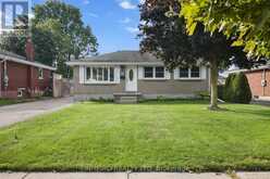 1811 WHITEHALL DRIVE | London Ontario | Slide Image Two