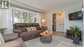 7 STIRLING CRESCENT | St. Thomas Ontario | Slide Image Eight