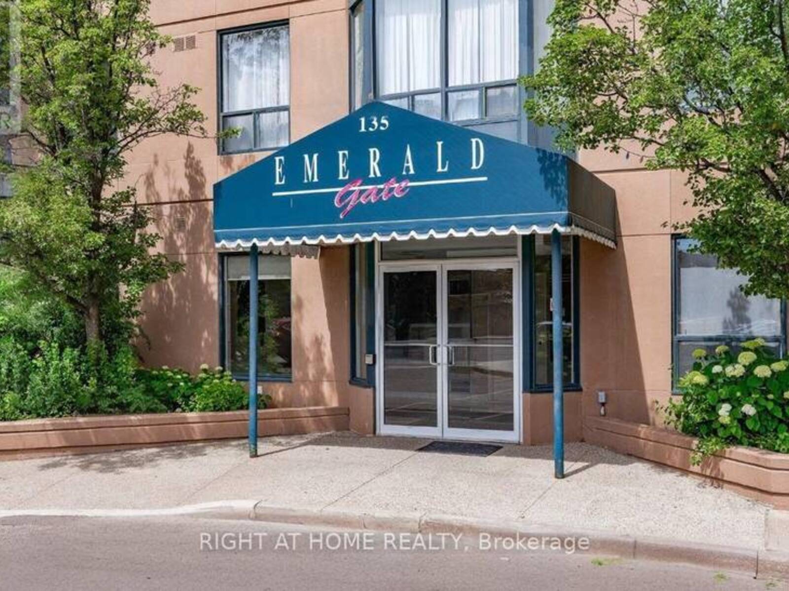 808 - 135 HILLCREST AVENUE S, Mississauga, Ontario L5B 4B1