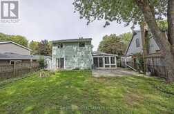 31 YEW TREE GARDENS | London Ontario | Slide Image Thirty-two