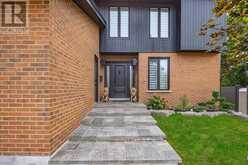28 LINDBROOK COURT | London Ontario | Slide Image Three