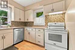 15 MEDWAY CRESCENT | London Ontario | Slide Image Six