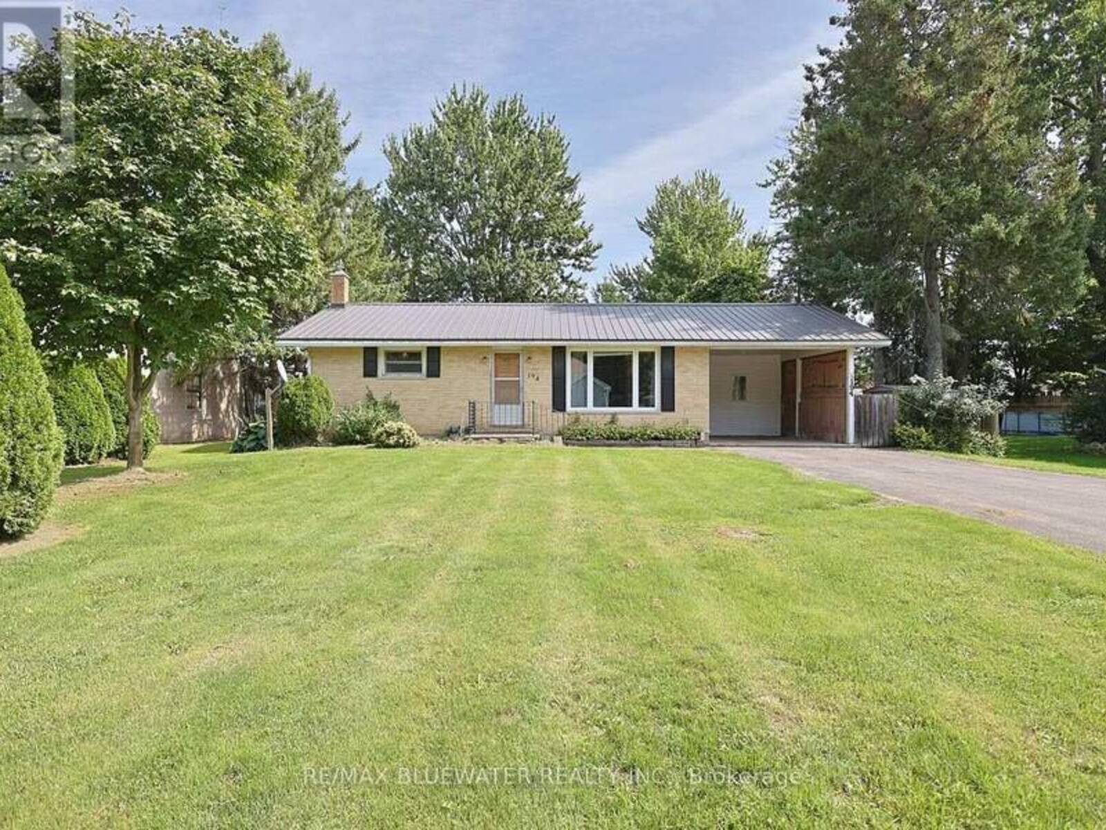 194 WEST PARK DRIVE, Parkhill, Ontario N0M 2K0