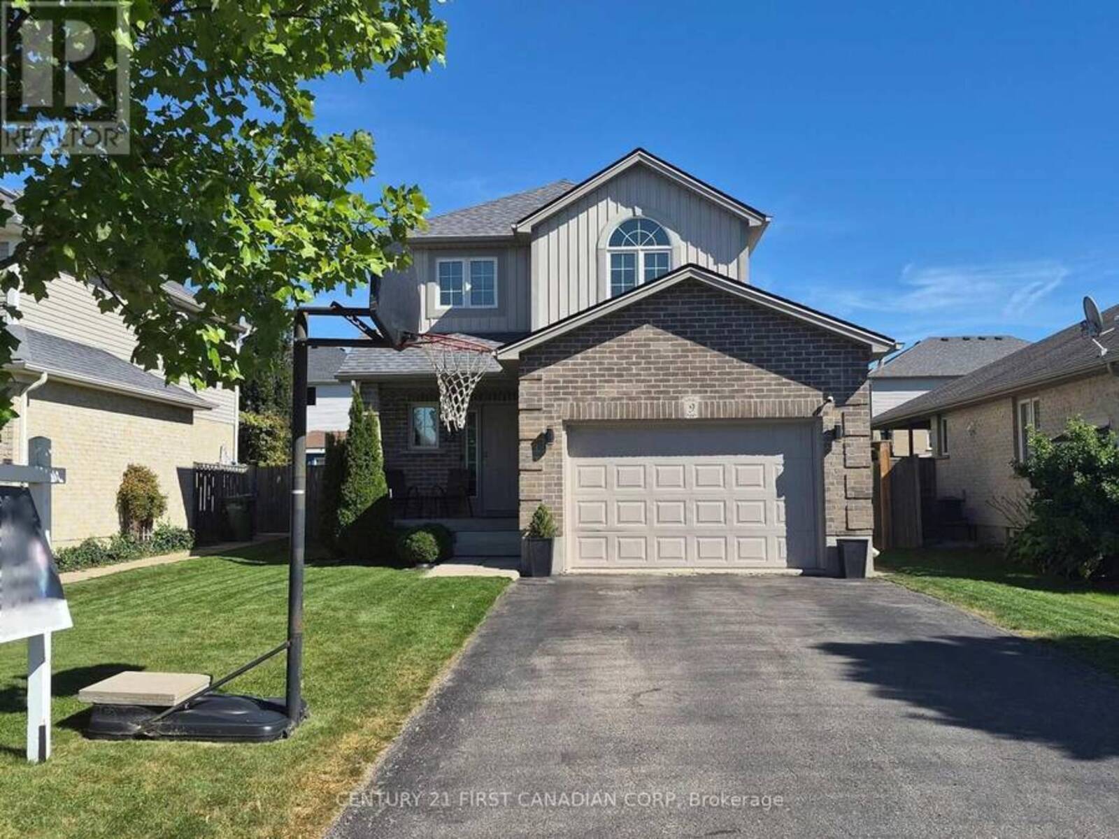 9 BARRETT CRESCENT, St. Thomas, Ontario N5R 6M1