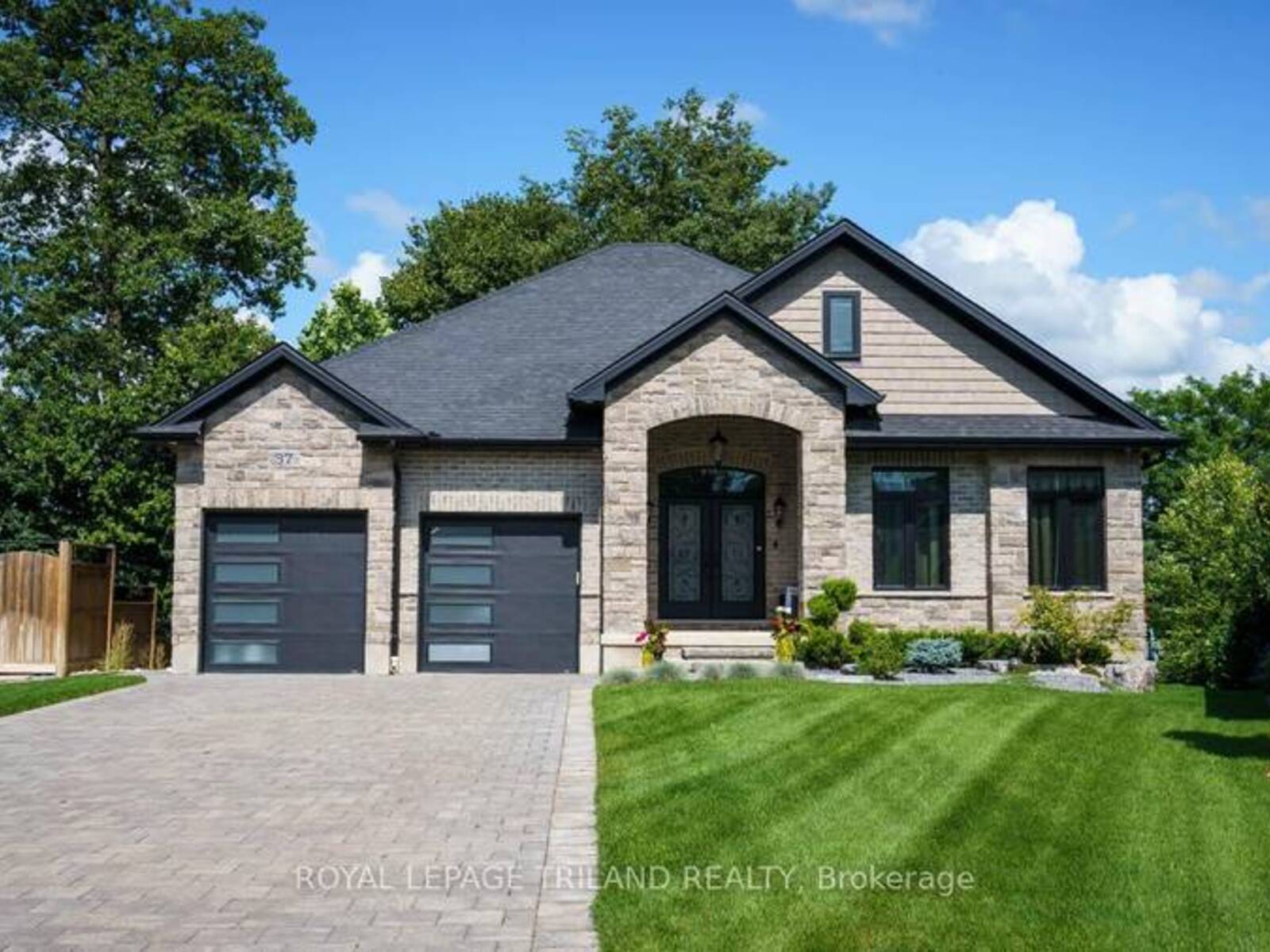 37 ASHBY CRESCENT, Strathroy-Caradoc, Ontario N7G 0A7
