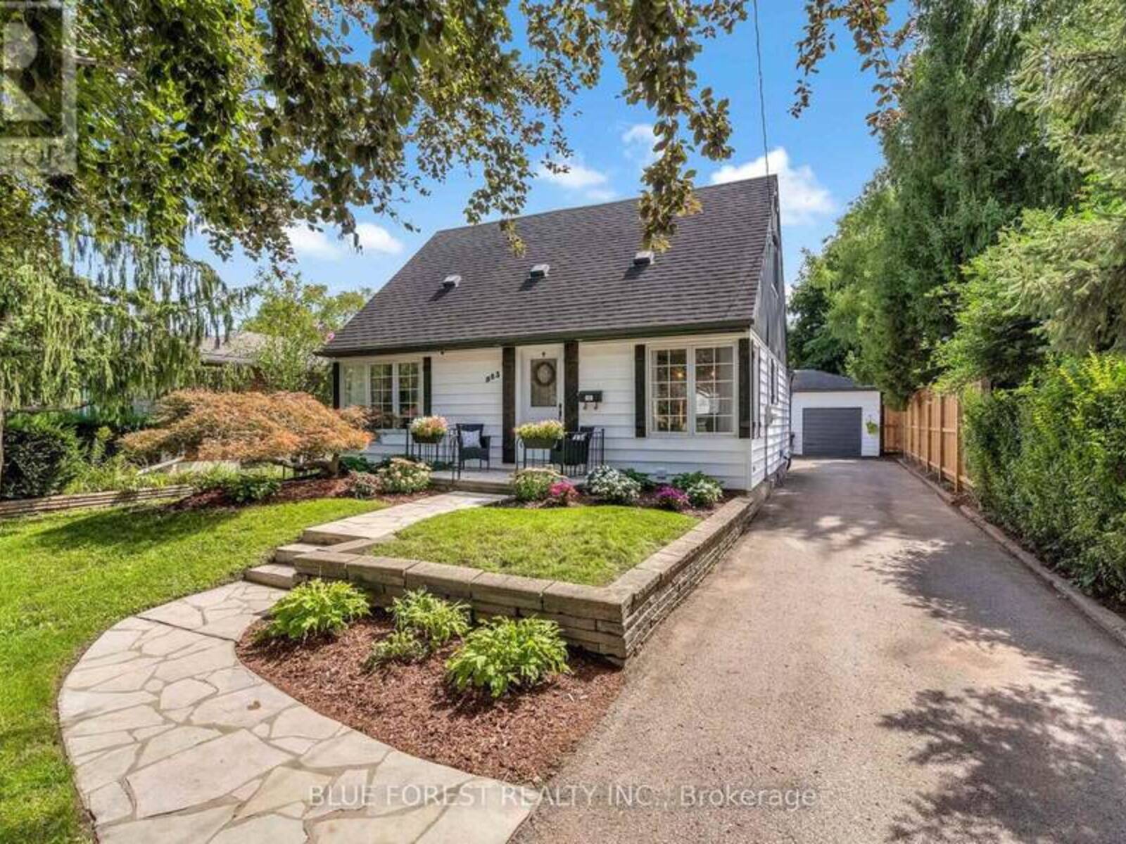 583 MAPLEDALE AVENUE, London, Ontario N5X 1H3