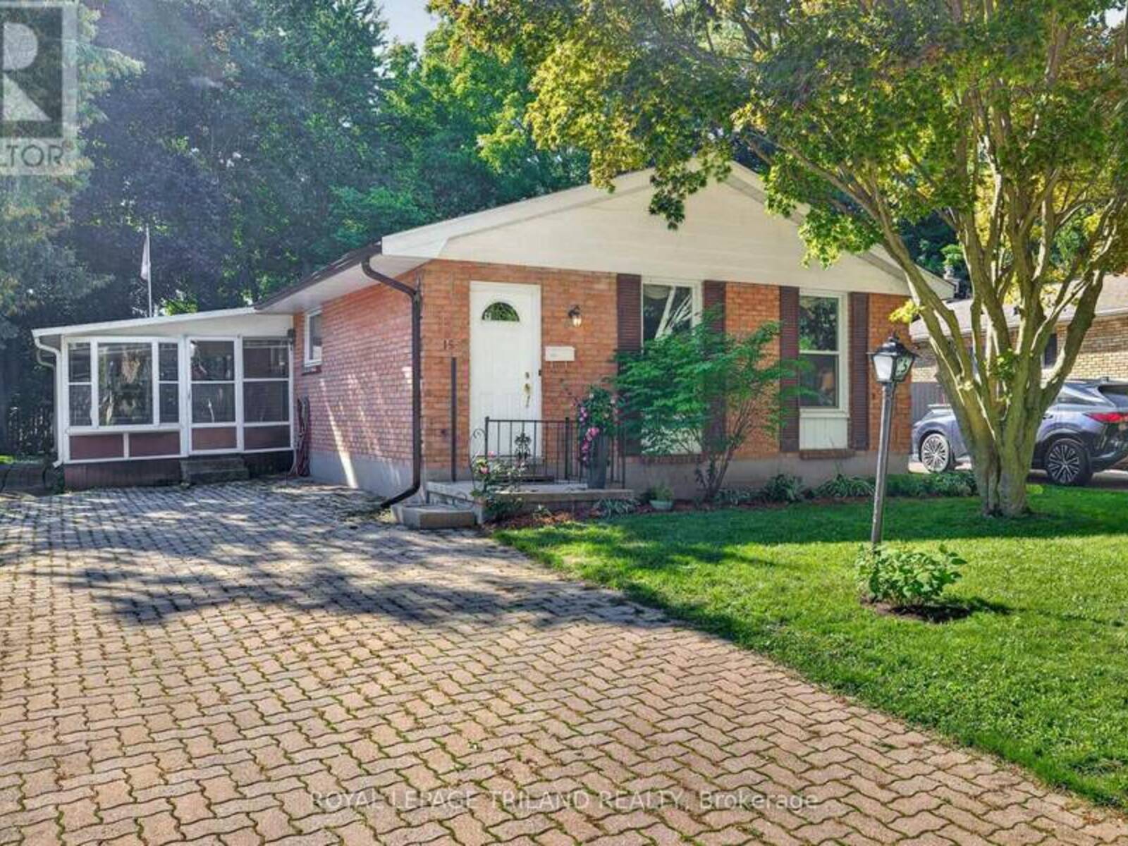 15 CARMEN CRESCENT, London, Ontario N5X 2B4