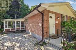 15 CARMEN CRESCENT | London Ontario | Slide Image Three