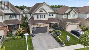 419 BLACKACRES BOULEVARD | London Ontario | Slide Image Four