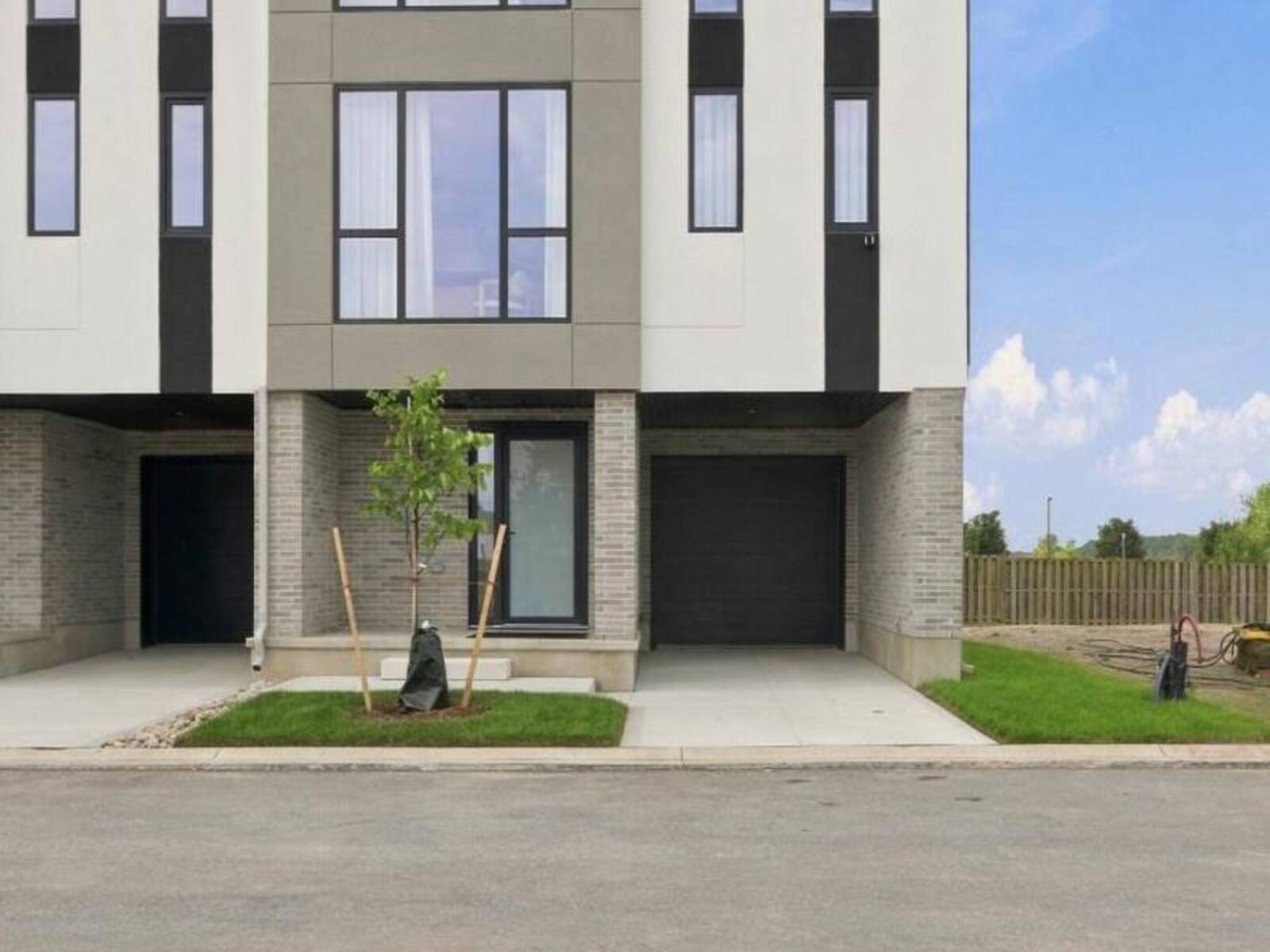 2927 PETTY ROAD, London, Ontario N6E 1L7