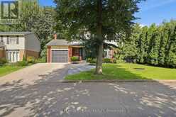 32 HUNTER WOODS CRESCENT | London Ontario | Slide Image Four