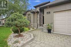 21 CAVERHILL CRESCENT | Komoka Ontario | Slide Image Three