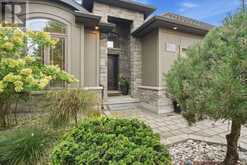 21 CAVERHILL CRESCENT | Komoka Ontario | Slide Image Four
