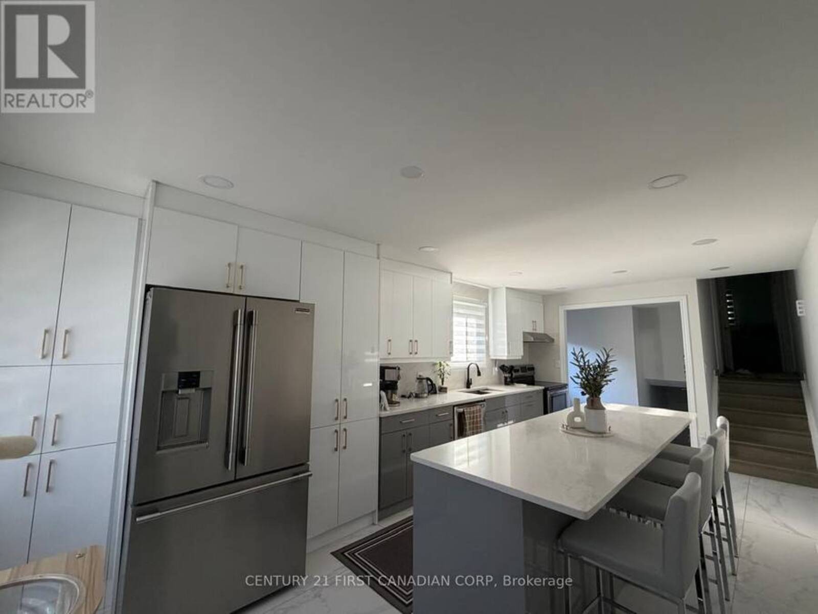 6 NICHOLAS CRESCENT, London, Ontario N6E 2E9