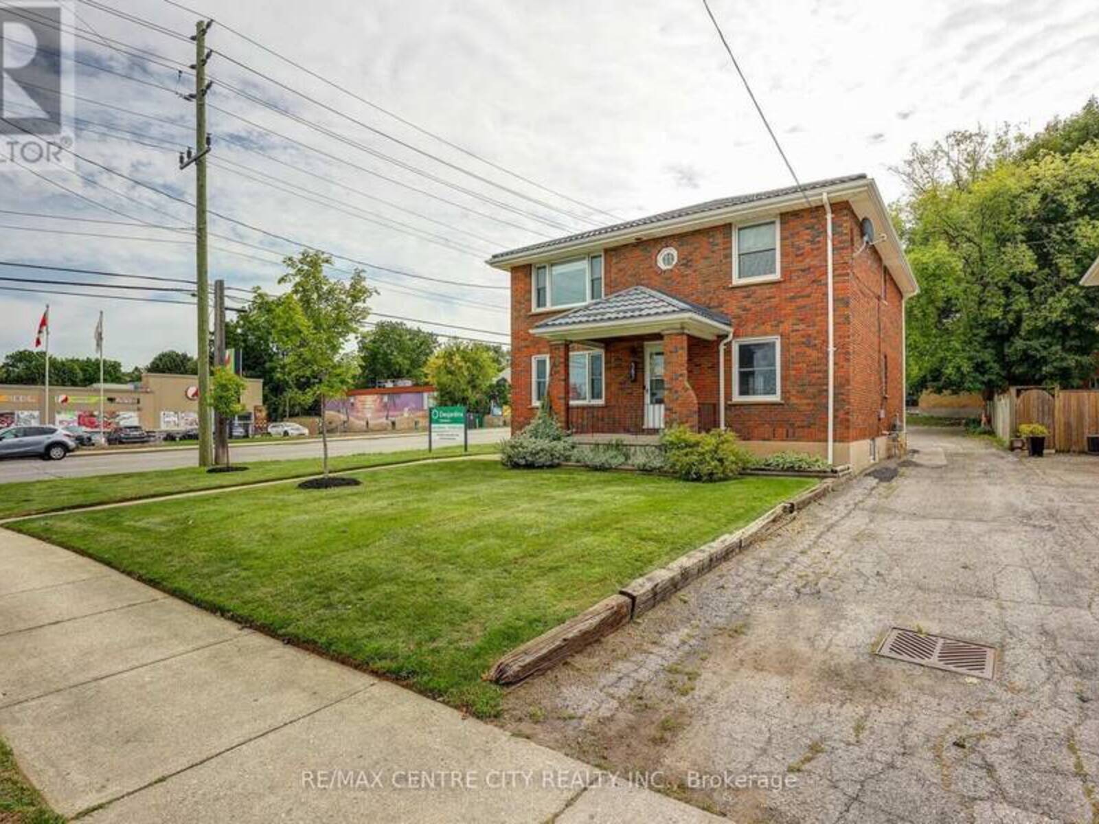 587 LAMBTON STREET, London, Ontario N5Y 4G1