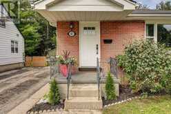 42 GRAHAM CRESCENT | London Ontario | Slide Image Three