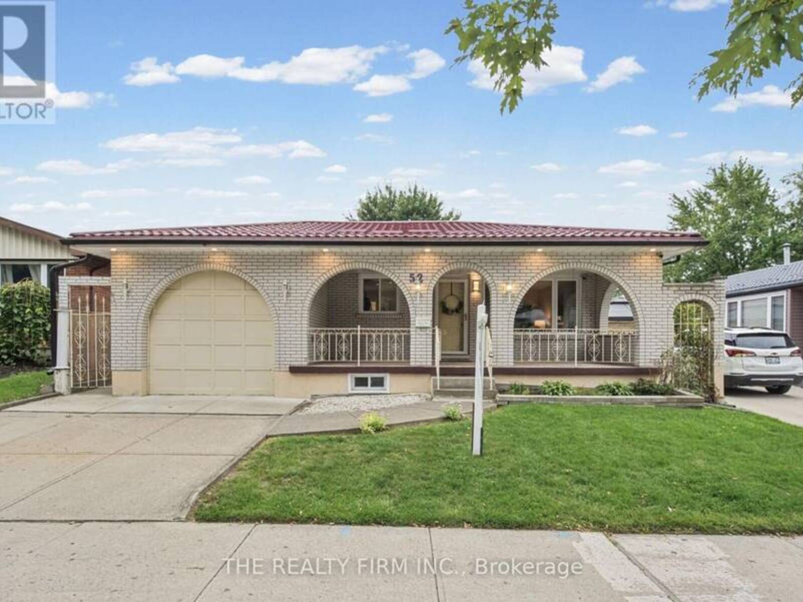 52 BARRETT CRESCENT, London, Ontario N6E 1T5