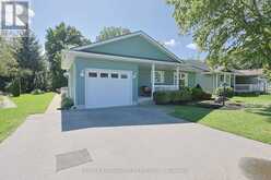 353 SHANNON BOULEVARD | Grand Bend Ontario | Slide Image Eight
