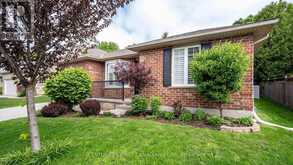 839 GUILDWOOD BOULEVARD | London Ontario | Slide Image Three