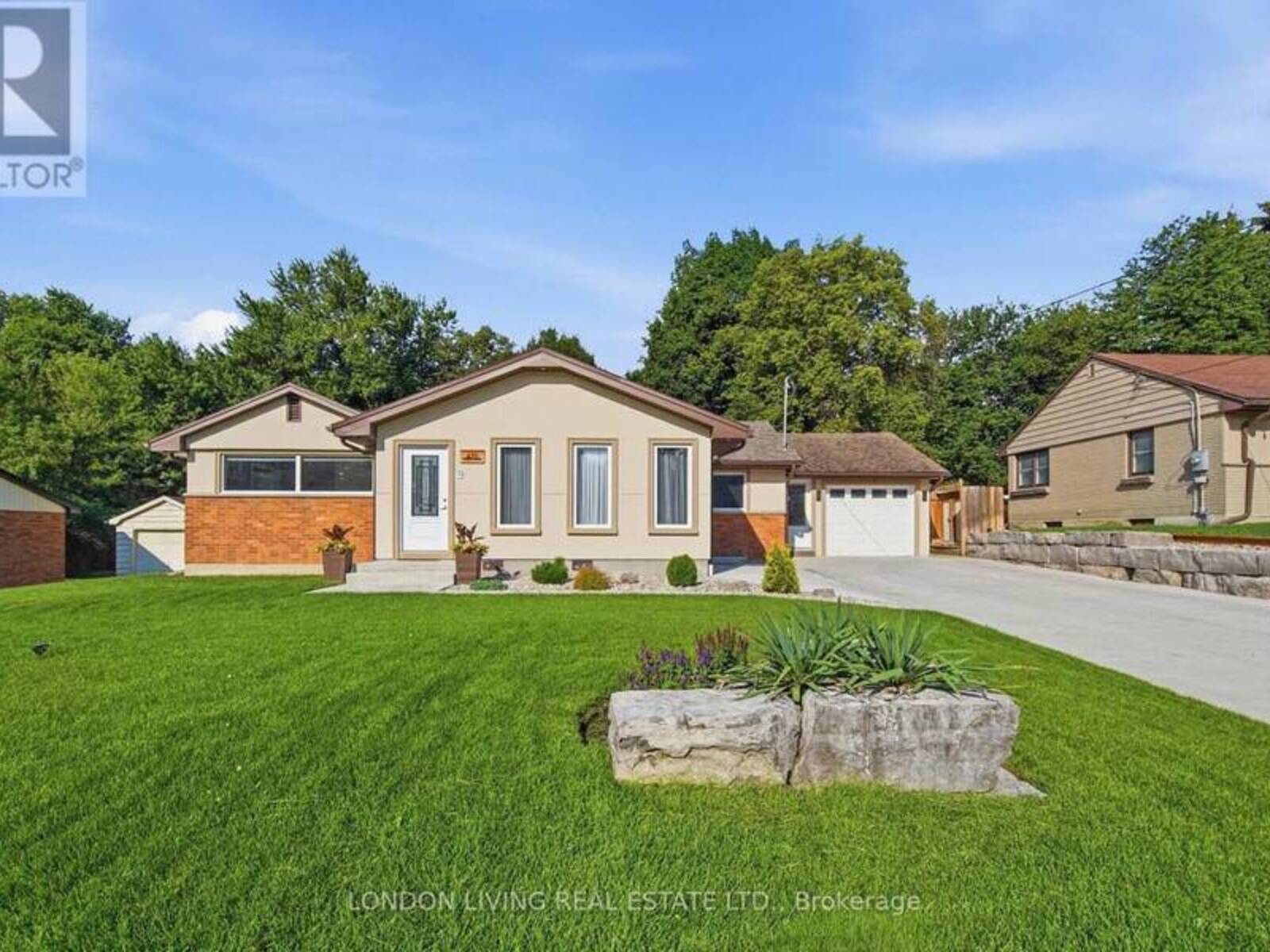 470 COOMBS AVENUE, London, Ontario N6G 1J7