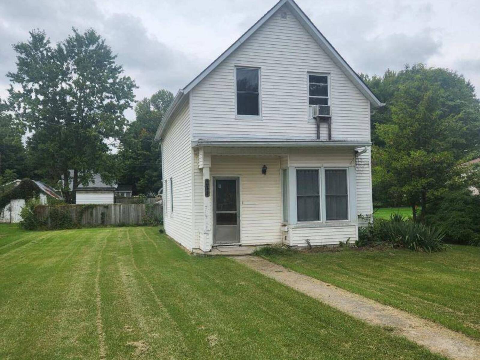 244 ELM STREET W, Chatham-Kent, Ontario N0P 1C0
