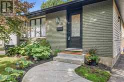 38 STROUD CRESCENT | London Ontario | Slide Image Three