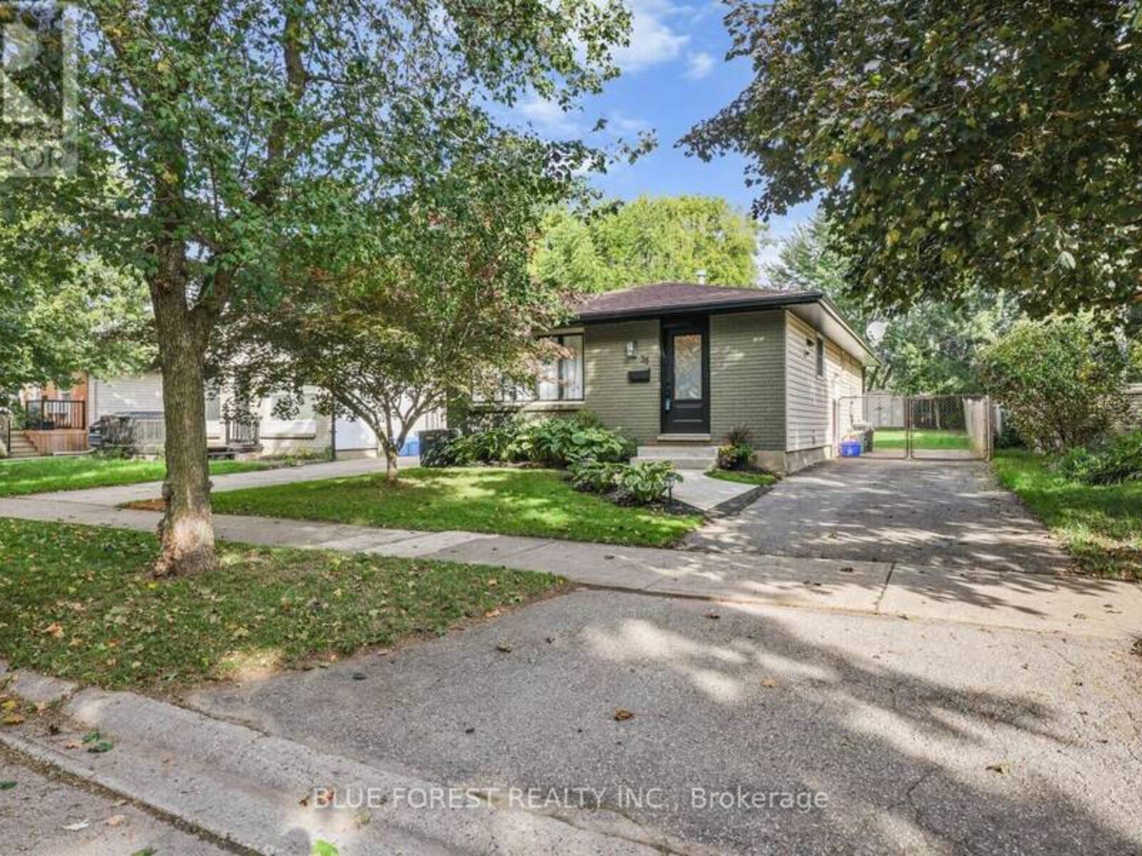 38 STROUD CRESCENT, London, Ontario N6E 1Z6