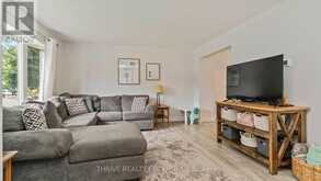 83 SCOTCHMERE CRESCENT | London Ontario | Slide Image Three