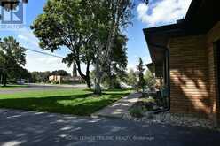 12 MOUNTSFIELD DRIVE | London Ontario | Slide Image Thirty-nine