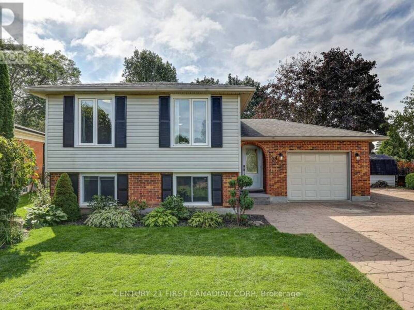 24 ERINLEA DRIVE, St. Thomas, Ontario N5R 5N8