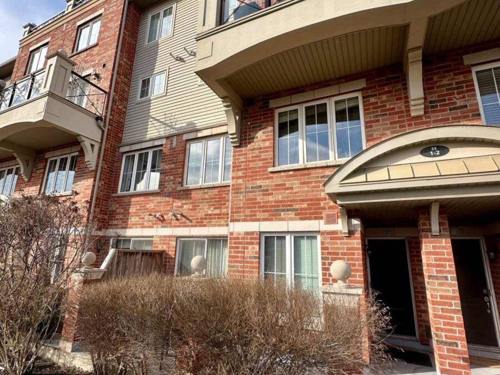 2 - 35 HAYS BOULEVARD, Oakville, Ontario L6H 0J1