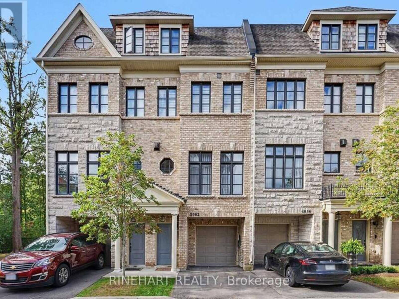 2082 QUEENSBOROUGH GATE, Mississauga, Ontario L5M 0X9